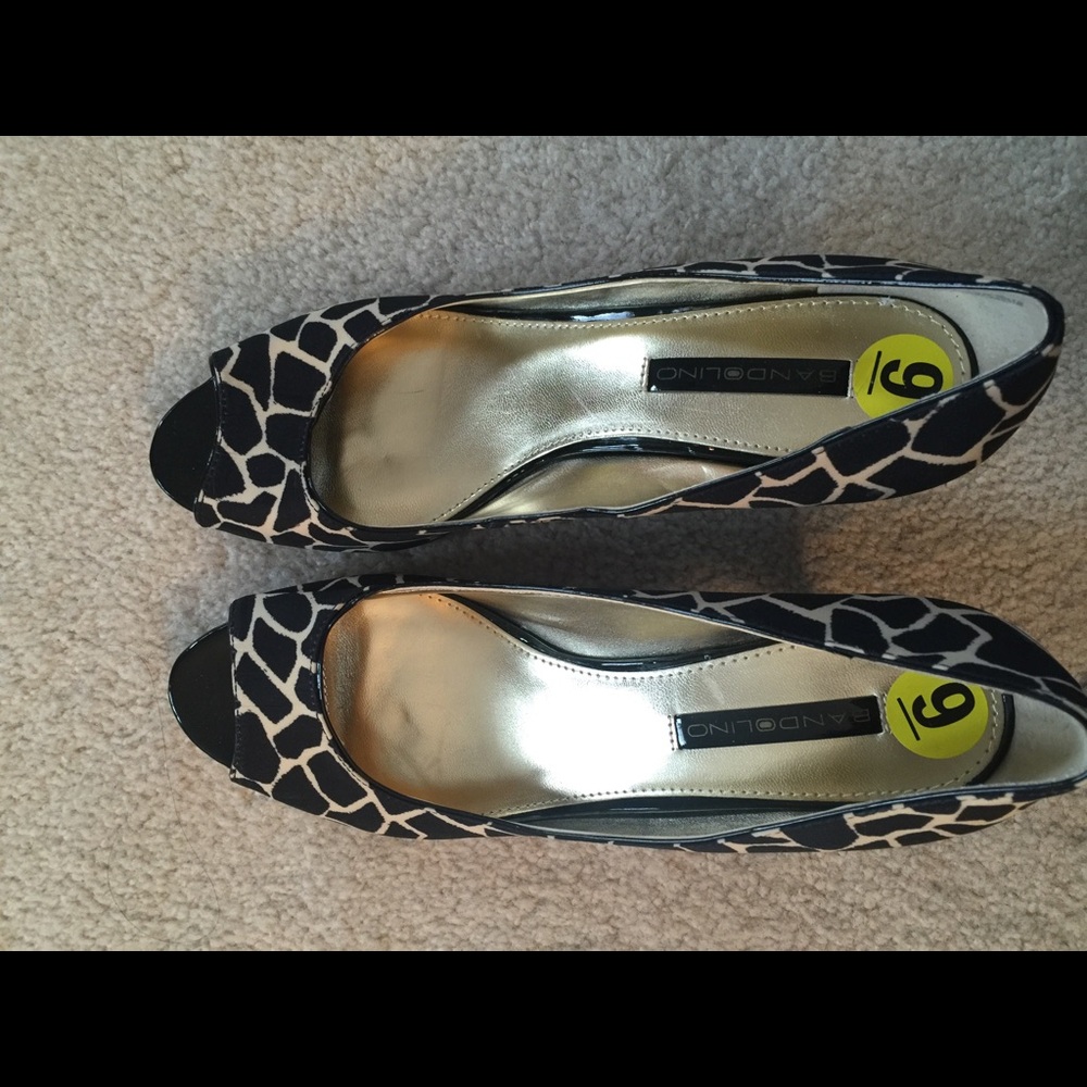 Bandolino Black and Cream Heels